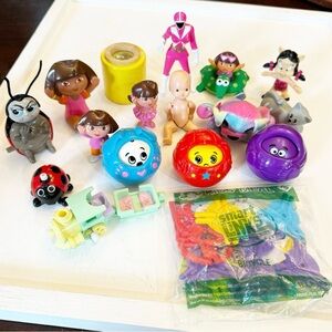 Fun Mixed Lot of Vintage Toys 17 Figures